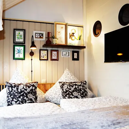 Tinylausitz Mit Kamin Und Sauna Vakantiehuis